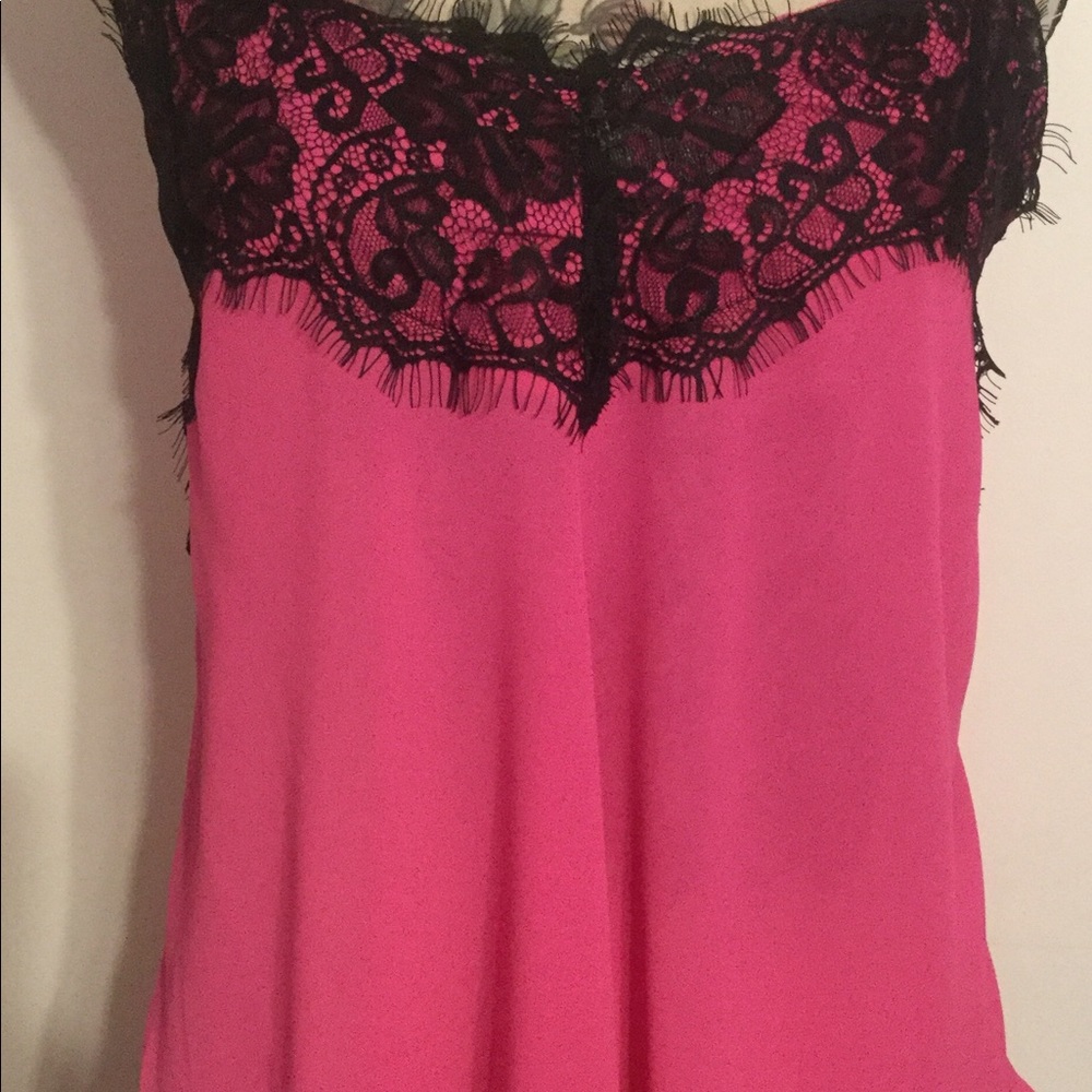 ๐STUNNING FUCHSIA WITH BLACK LACE TRIM TOP - Picture 5 of 7